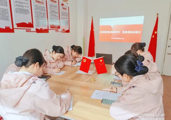 “童心向雷锋 师幼同前行”乐乐堡海德郡幼儿园2025年学习雷锋好榜样系列活动